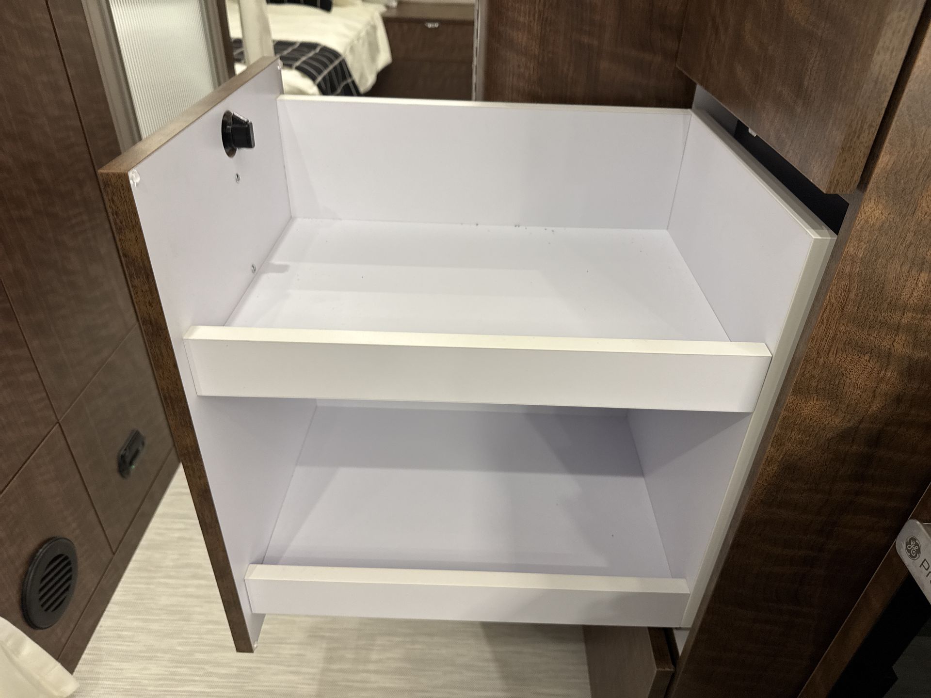 2026 Airstream 27FBT Base