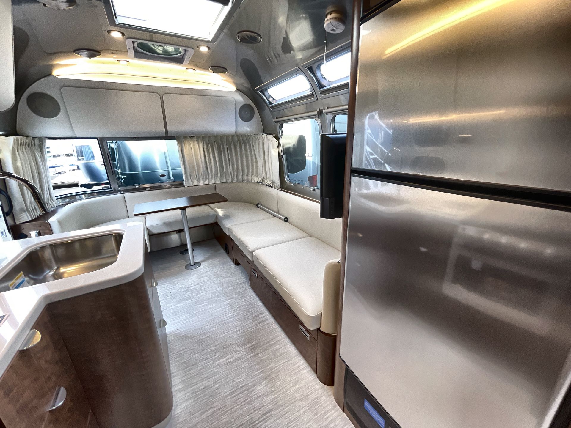 2026 Airstream 27FBT Base