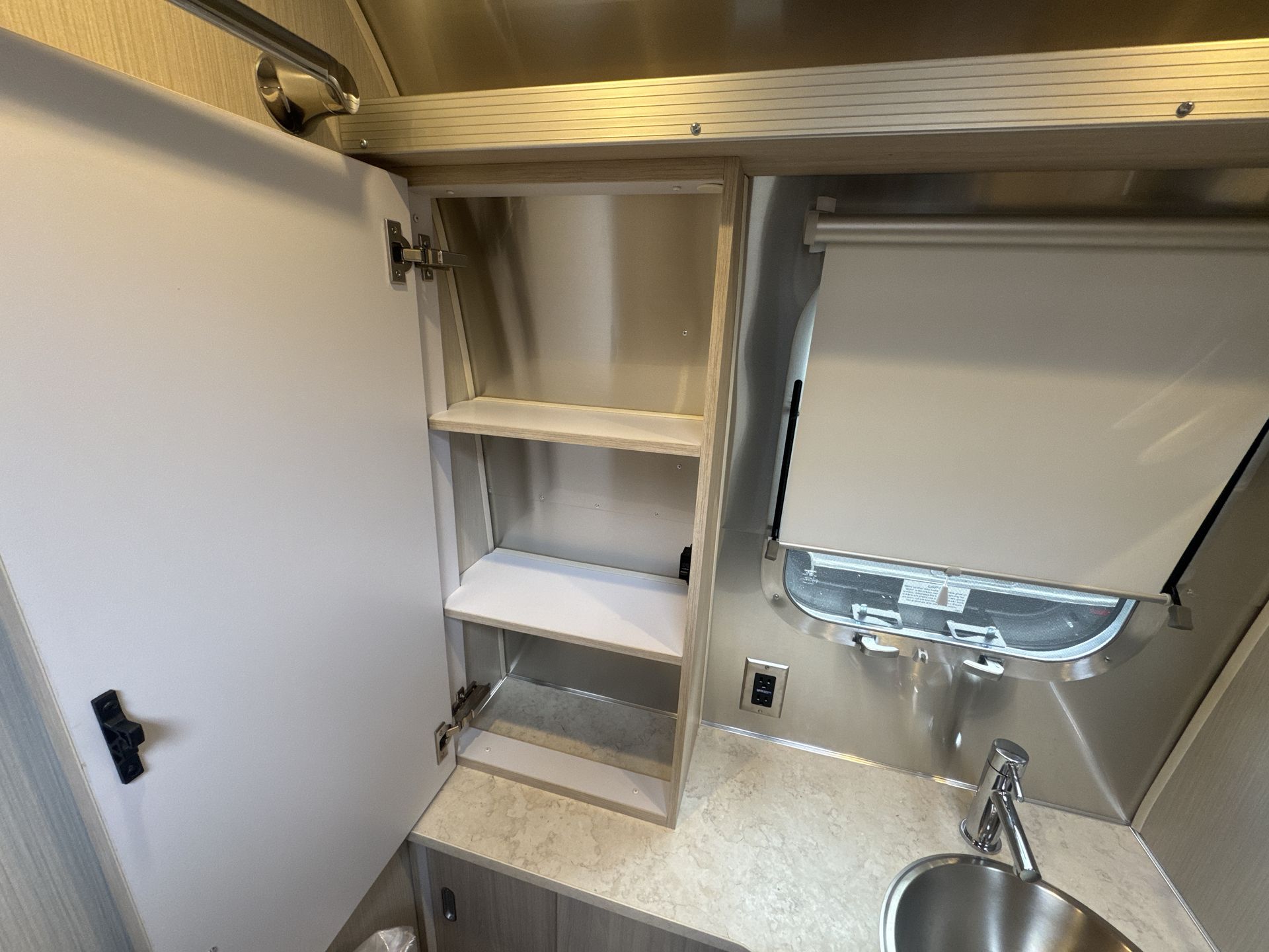 2026 Airstream 27FBT Base