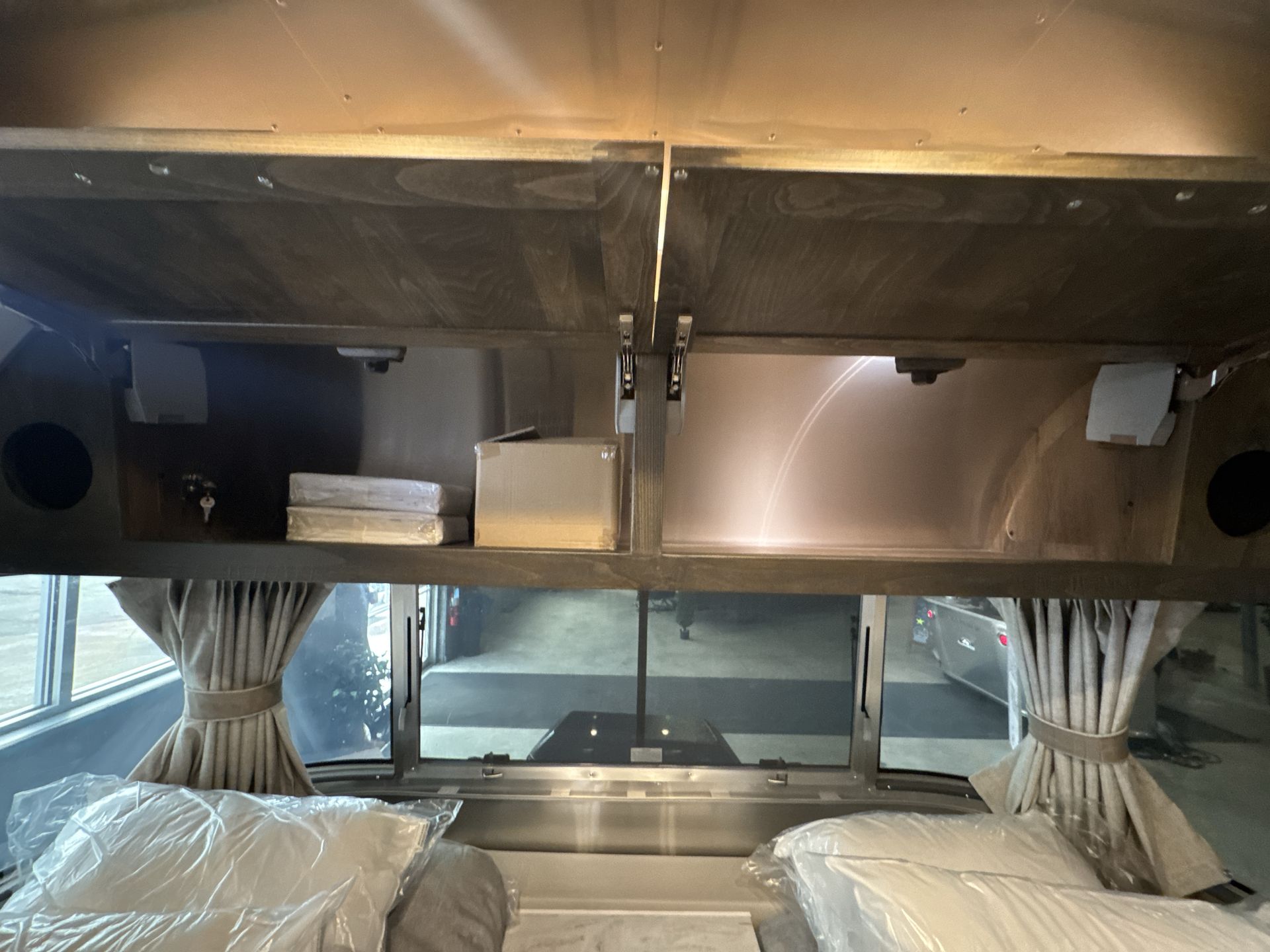 2026 Airstream 33FBT Base