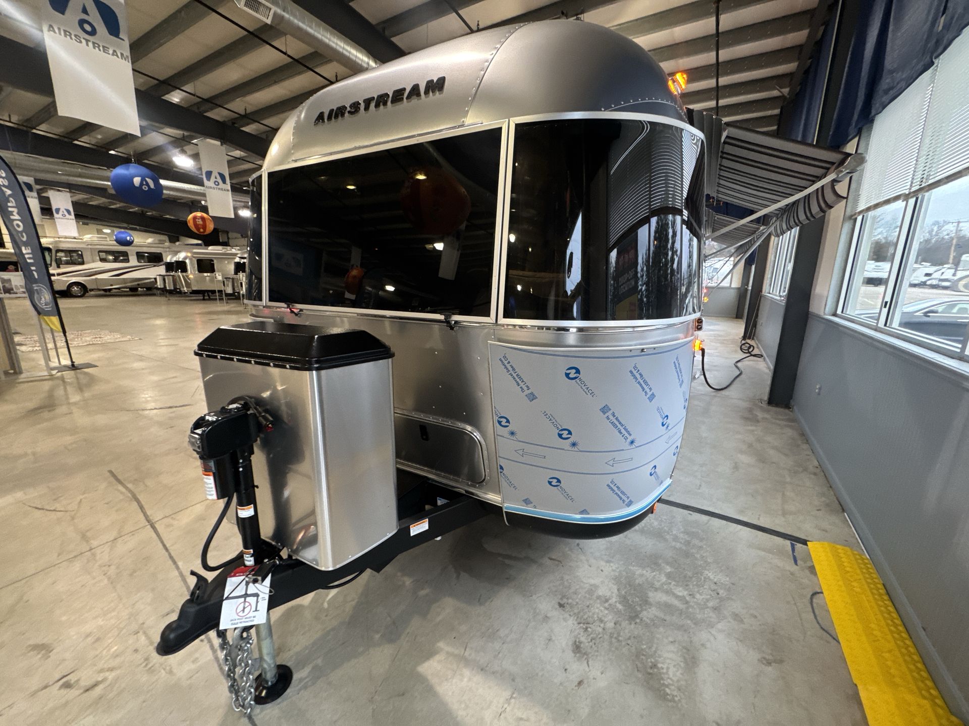 2026 Airstream 33FBT Base