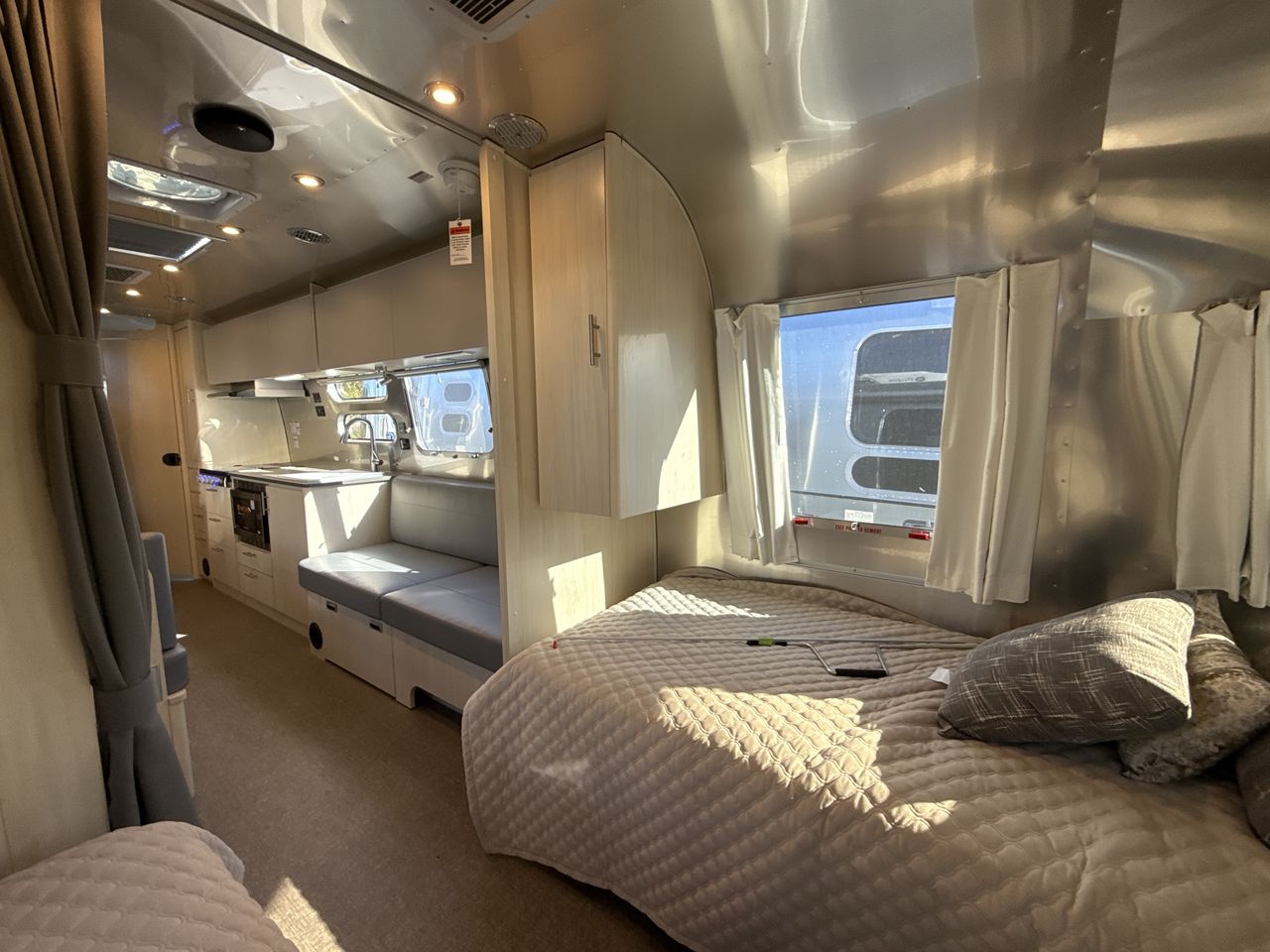 2026 Airstream 30FBBT Base