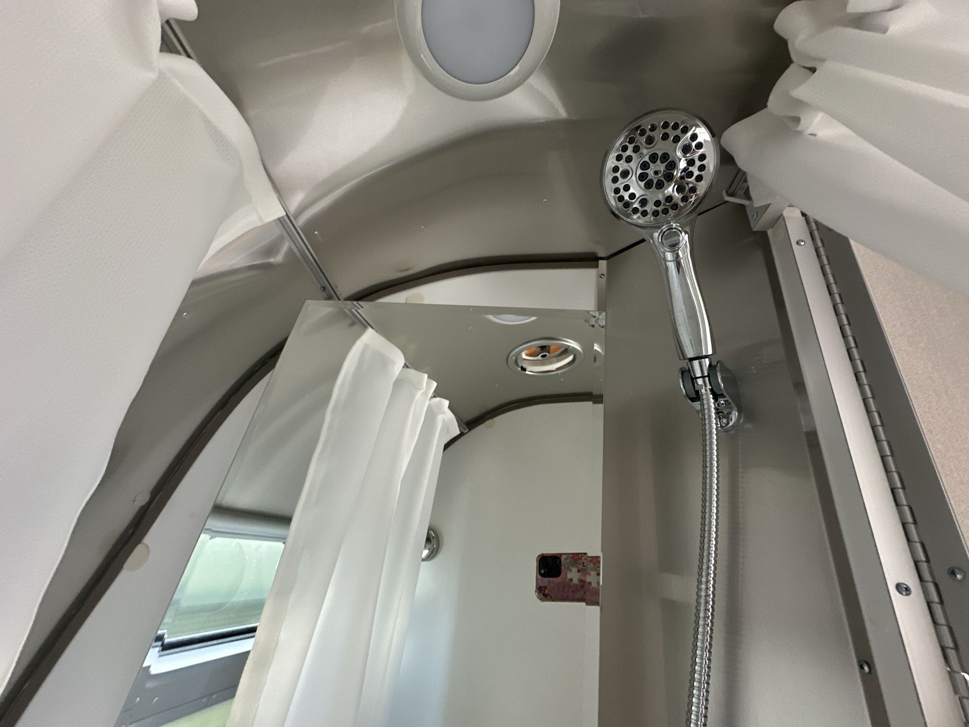 2026 Airstream 16RB Base