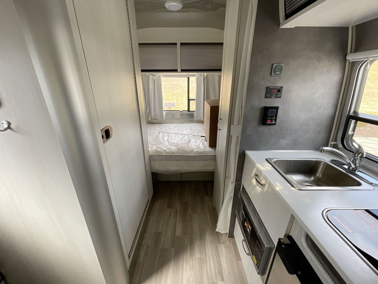 2025 Airstream 16RB Base