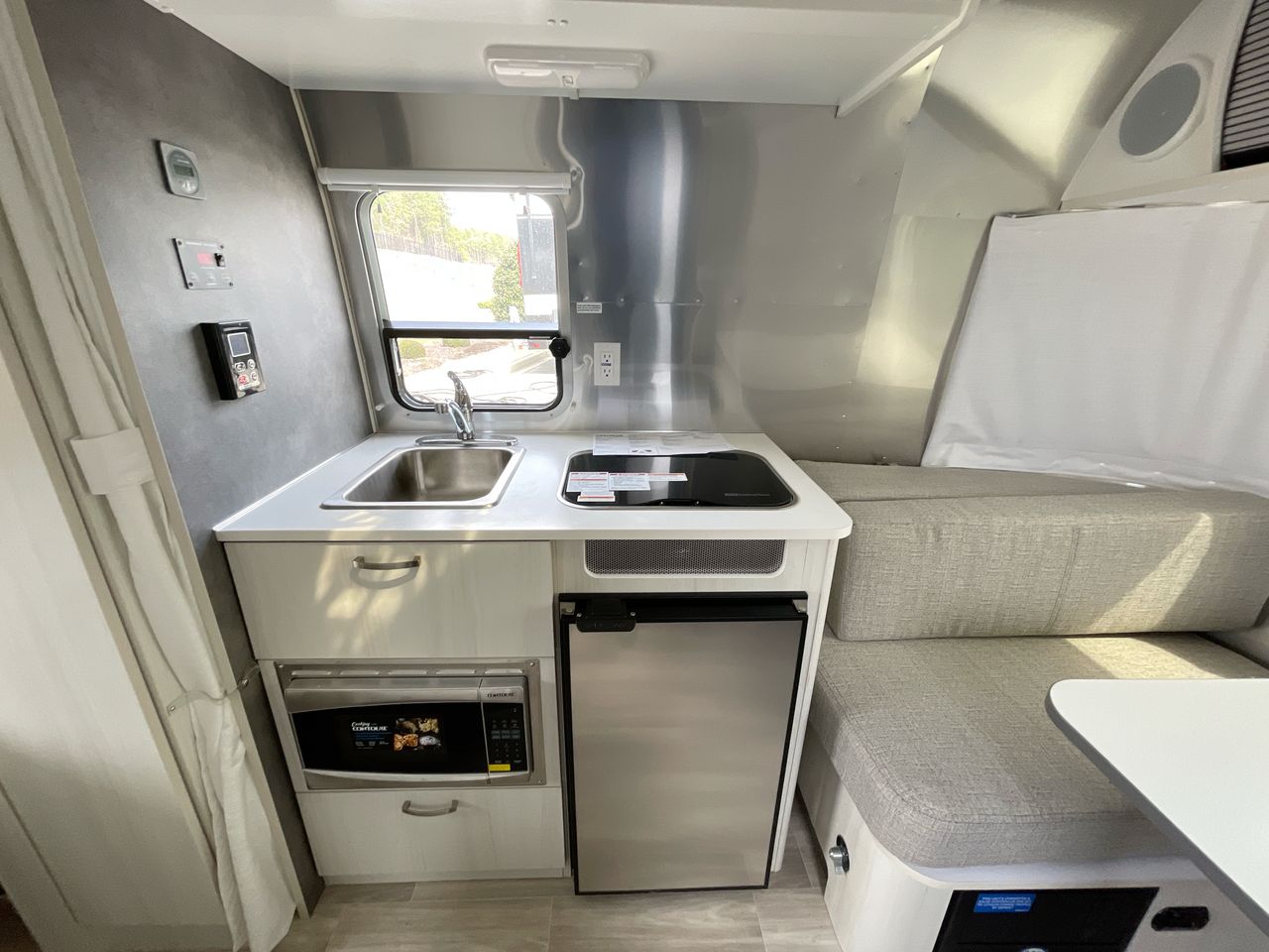 2025 Airstream 16RB Base