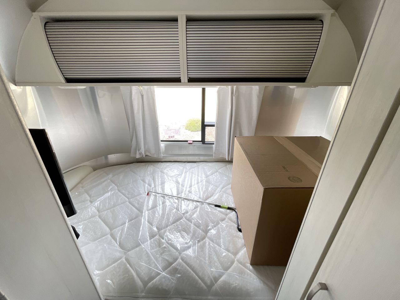 2025 Airstream 16RB Base