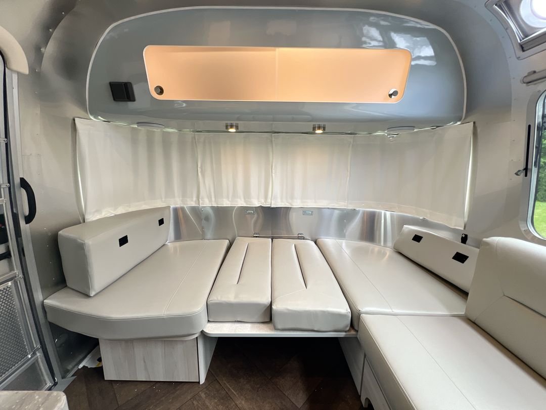 2025 Airstream 25FBT Base