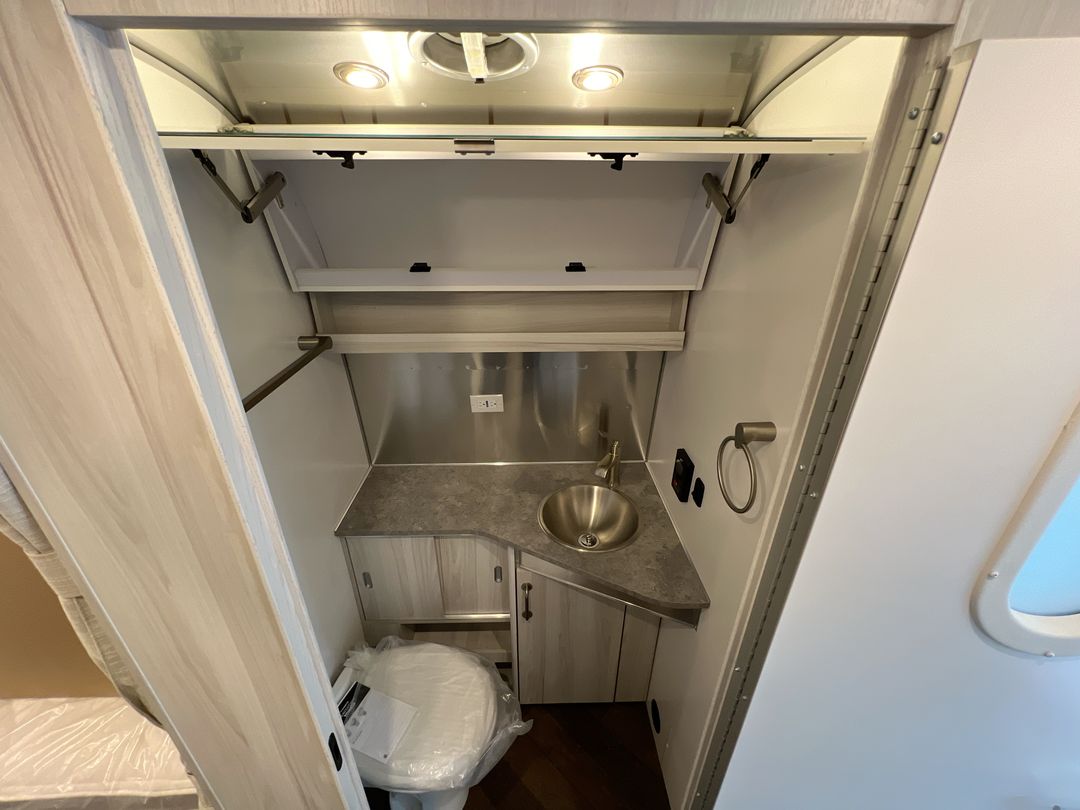 2025 Airstream 25FBT Base