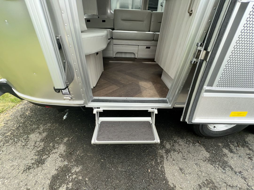 2025 Airstream 25FBT Base