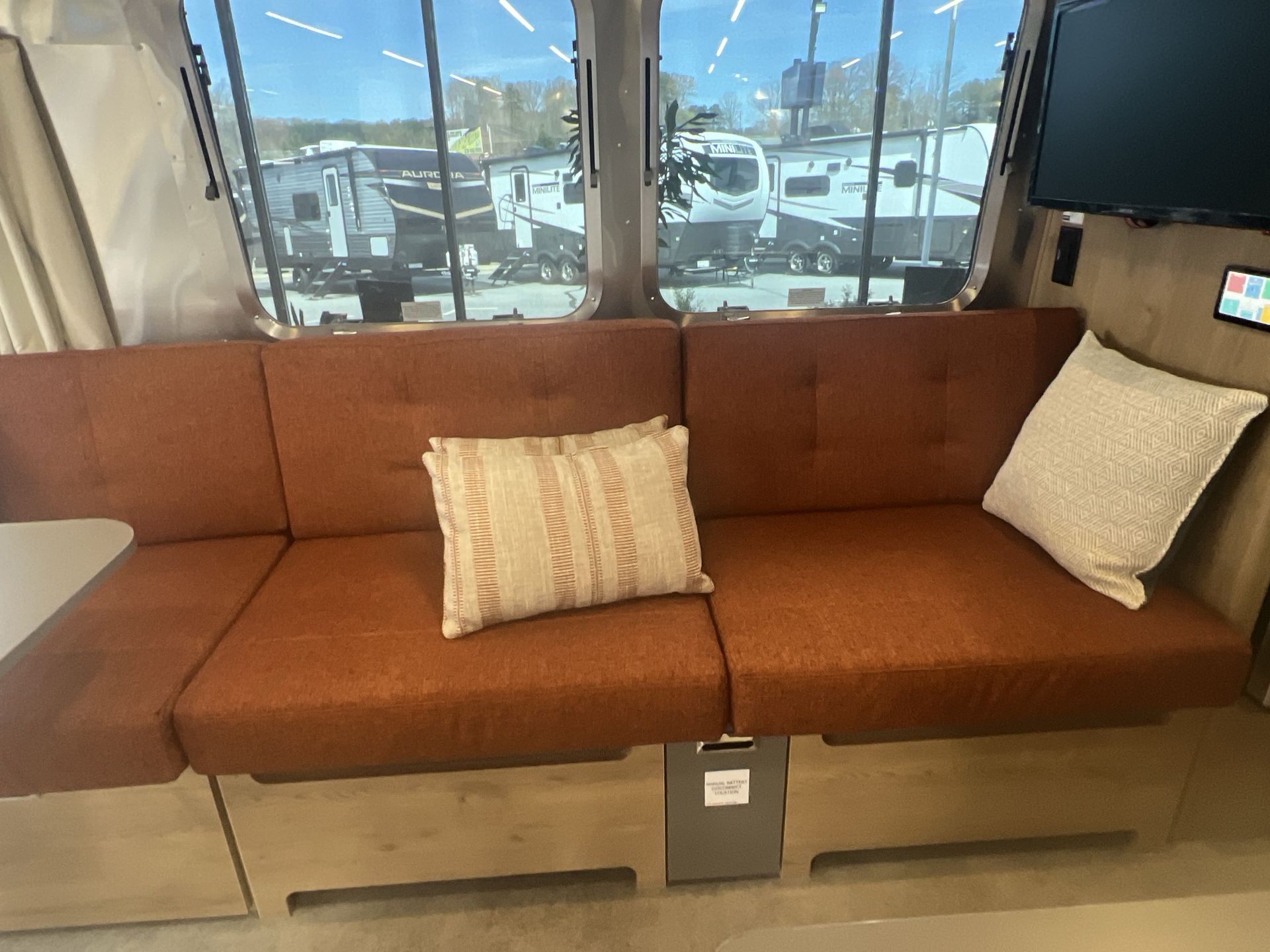 2026 Airstream 25FBT Base