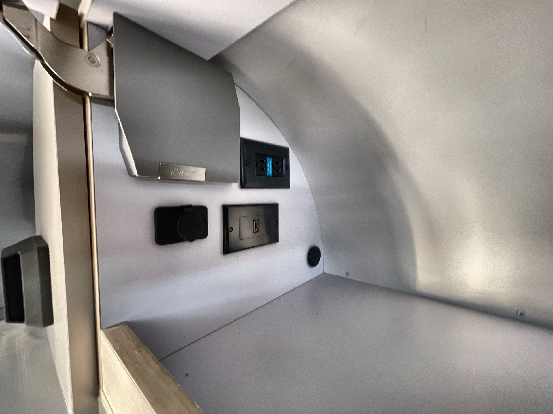 2026 Airstream 27FBQ Base