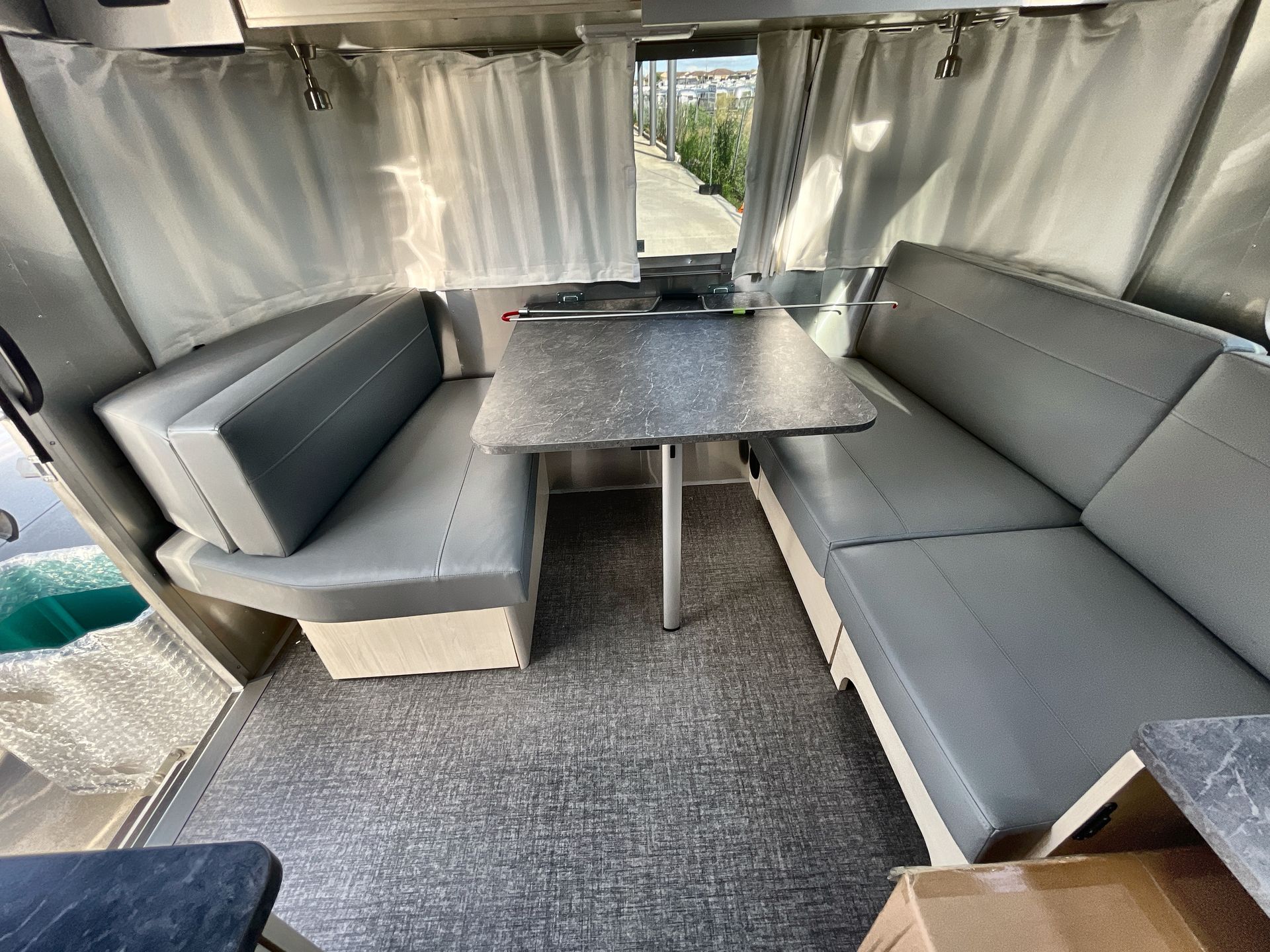 2026 Airstream 27FBQ Base