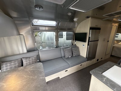 2025 Airstream 27FBQ Base