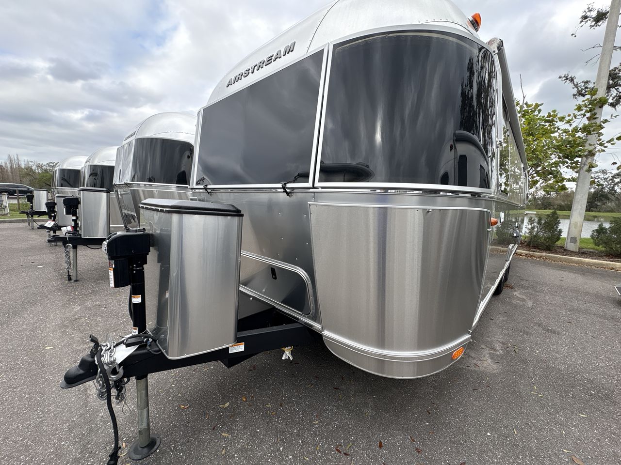 2025 Airstream 27FBQ Base