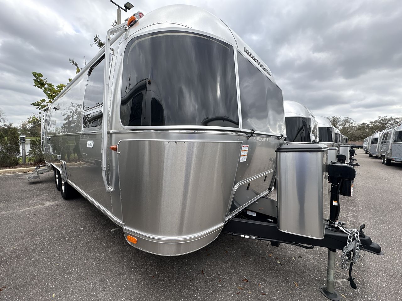 2025 Airstream 27FBQ Base