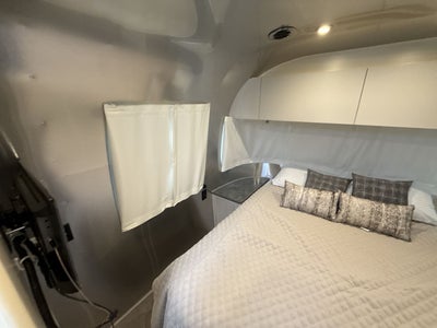 2025 Airstream 27FBQ Base