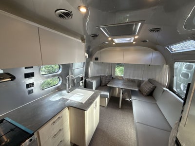 2025 Airstream 27FBQ Base