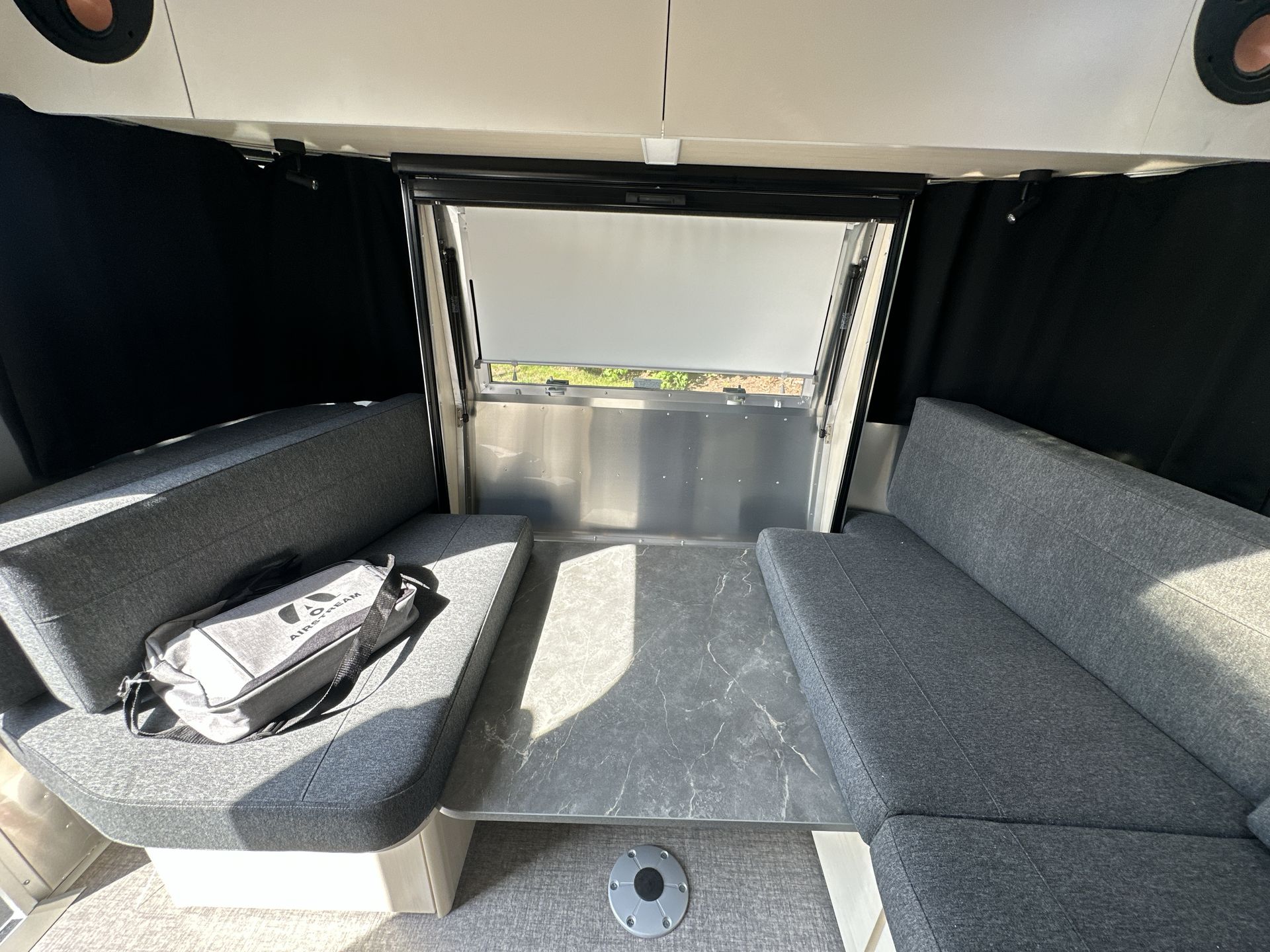 2025 Airstream 27FBQ Base