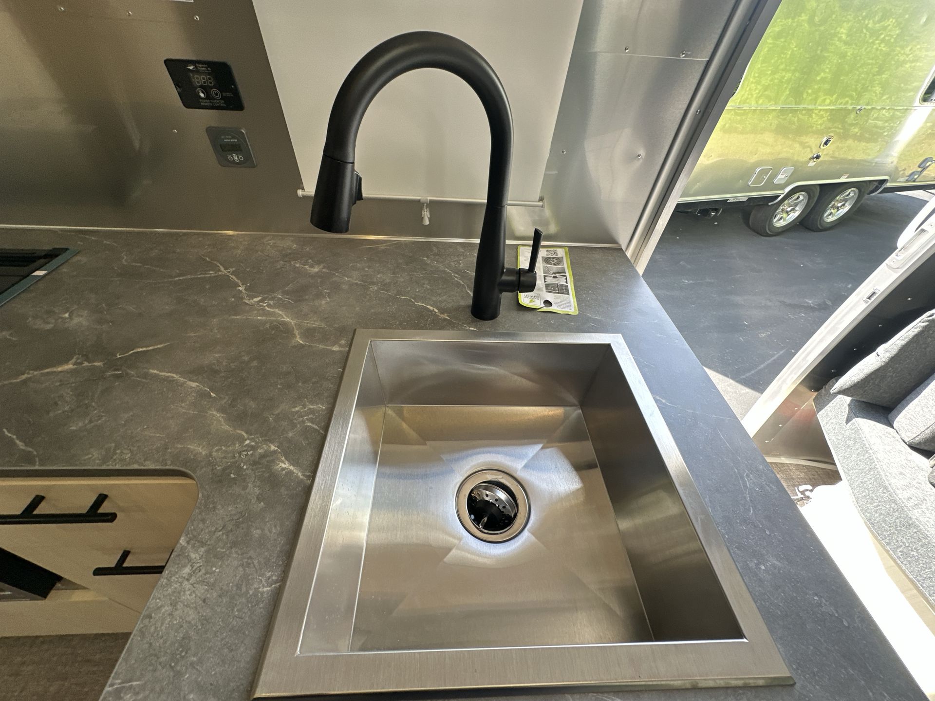 2025 Airstream 27FBQ Base