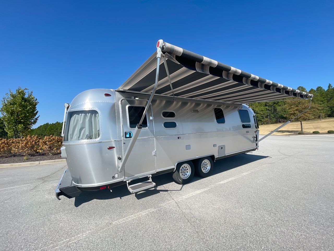 2026 Airstream 27FBQ Base