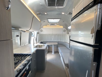 2026 Airstream 27FBQ Base