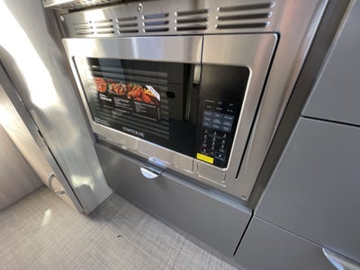 2026 Airstream 27FBT Base