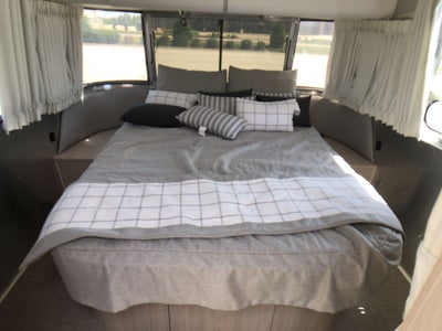 2026 Airstream 27FBQ Base