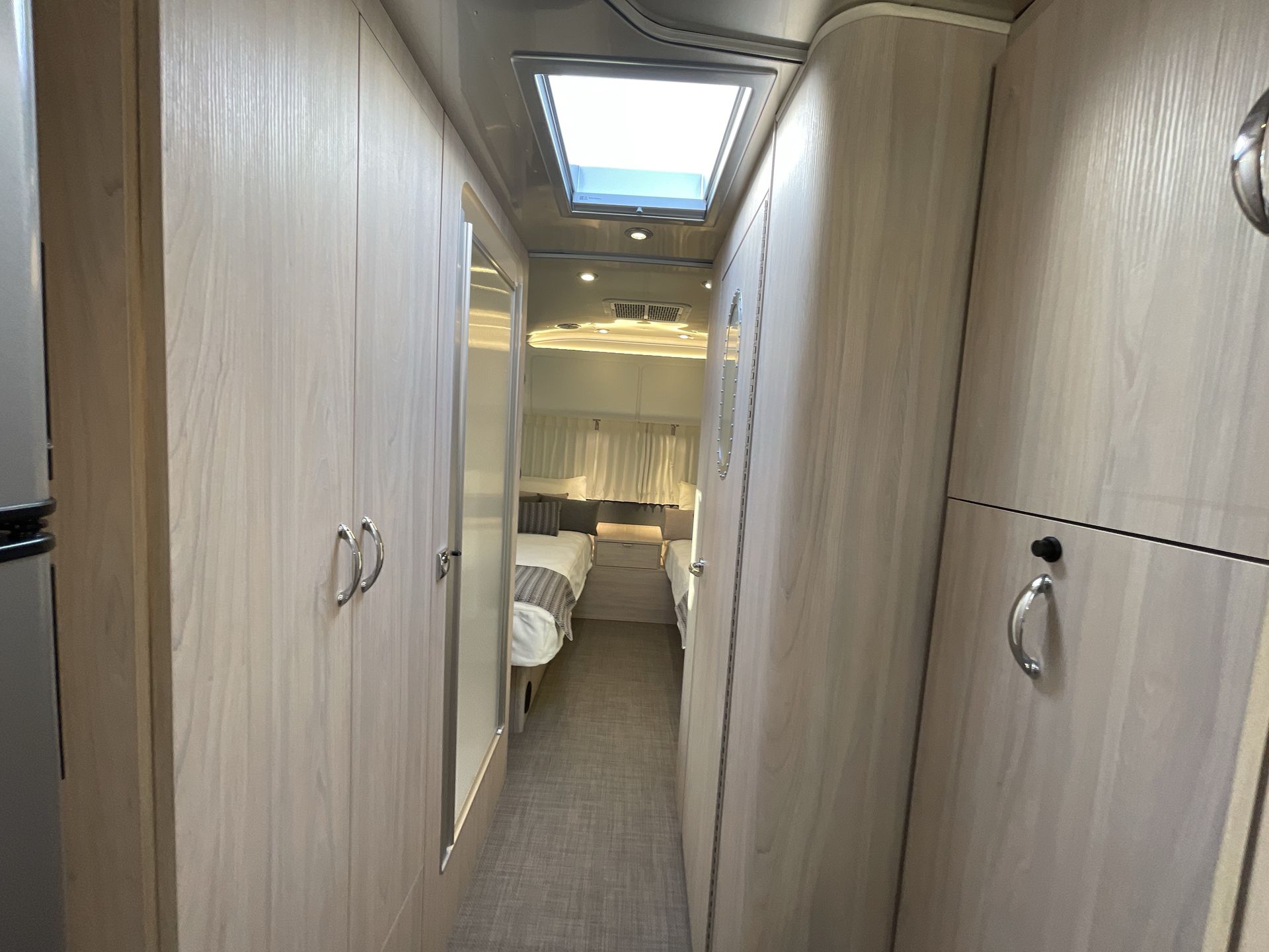 2026 Airstream 27FBT Base