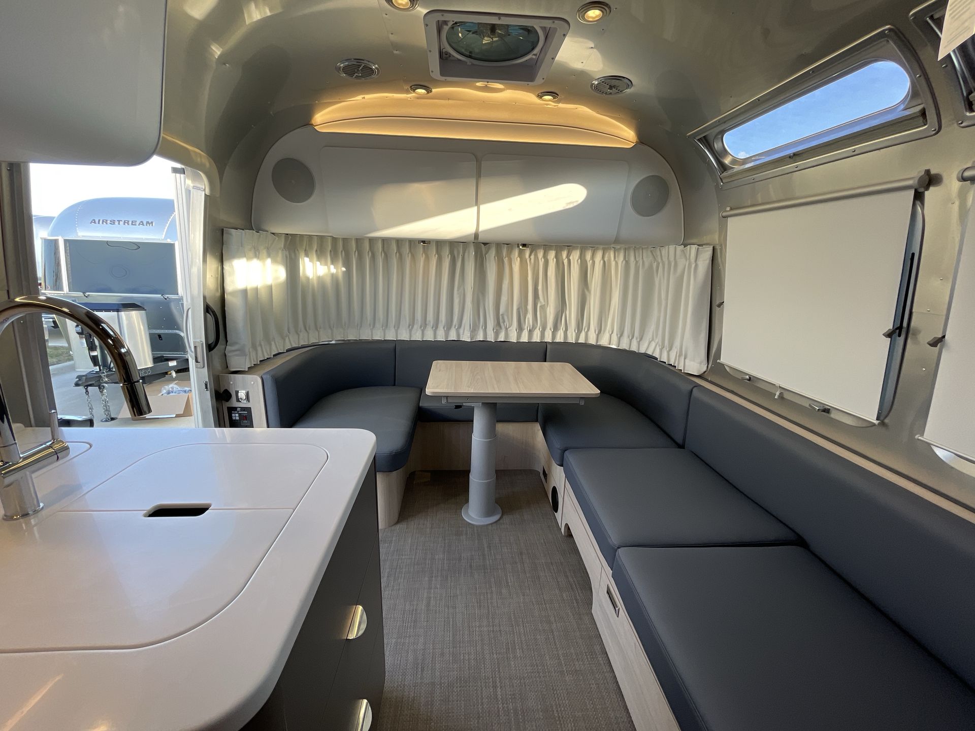 2026 Airstream 27FBT Base