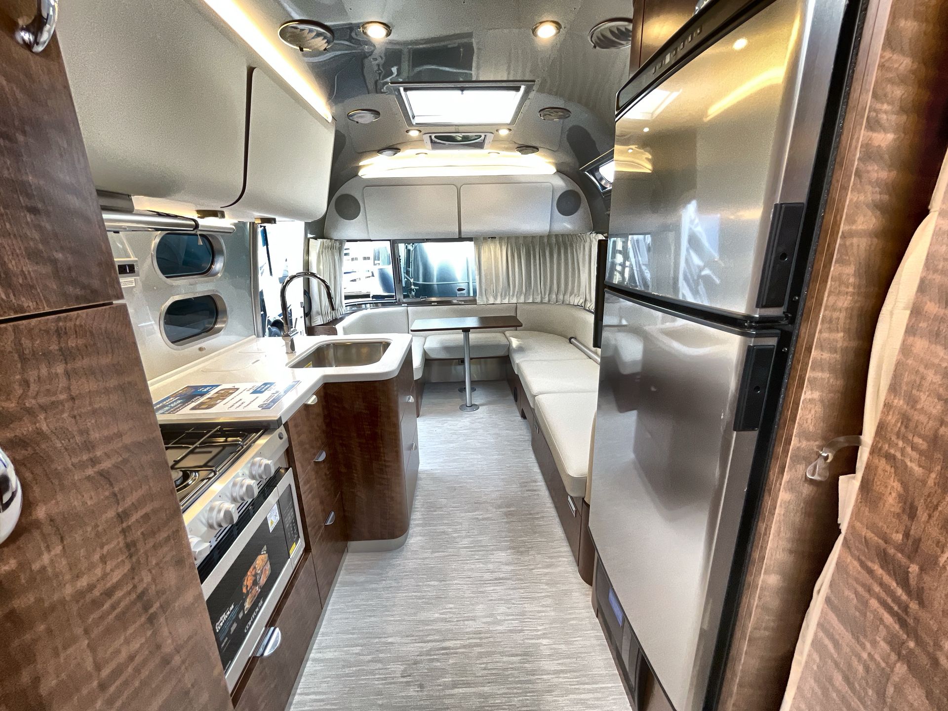 2026 Airstream 27FBT Base