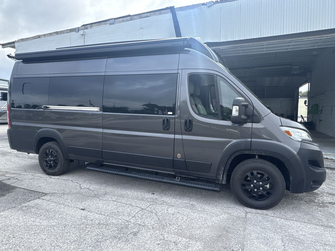 2026 Airstream Rangeline Base