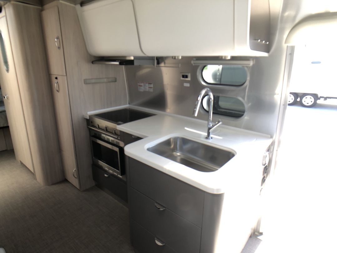 2026 Airstream 27FBQ Base
