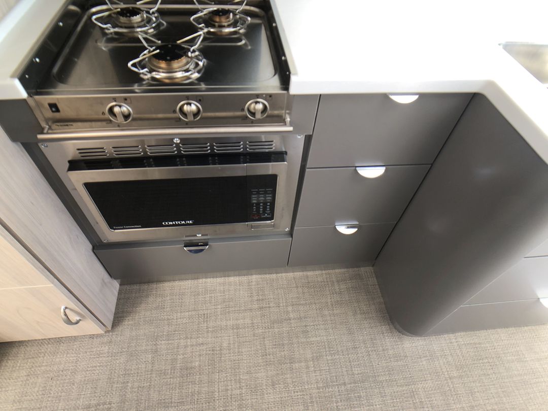 2026 Airstream 27FBQ Base