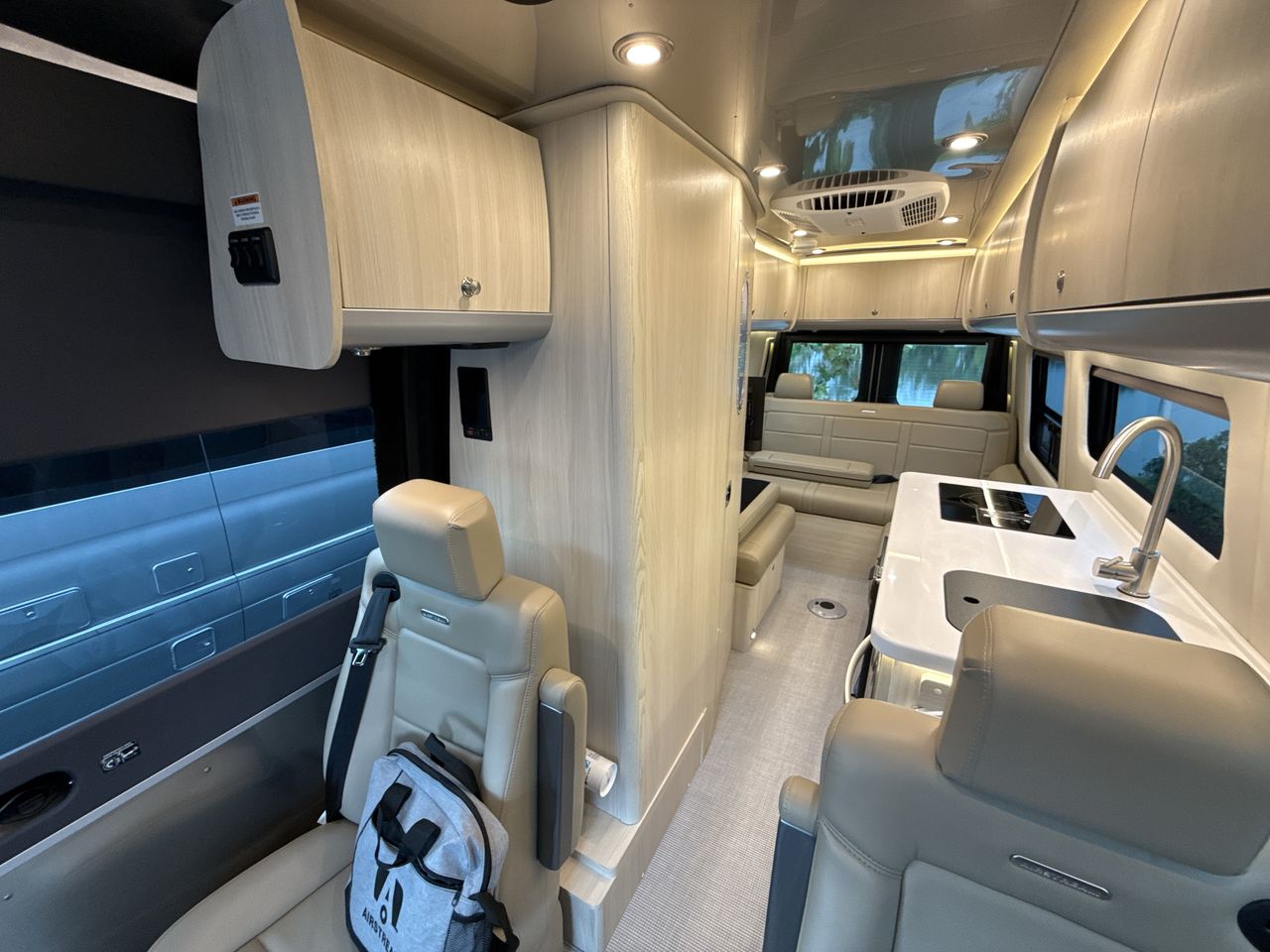 2026 Airstream 24GL 4x2 Passenger Base