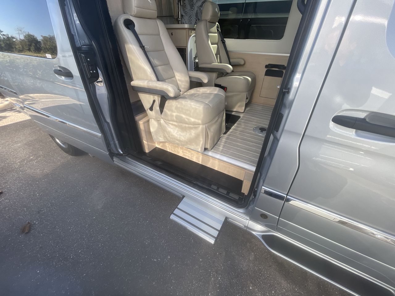 2026 Airstream 24GL Tommy Bahama Base