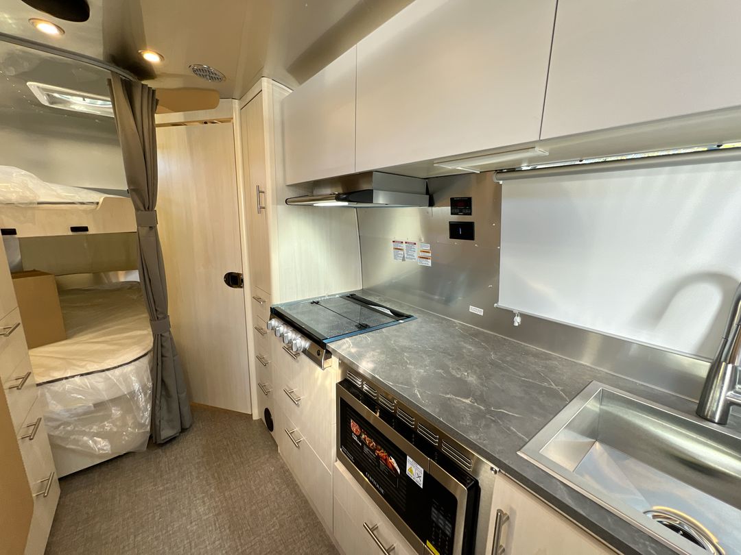 2026 Airstream 30FBBT Base