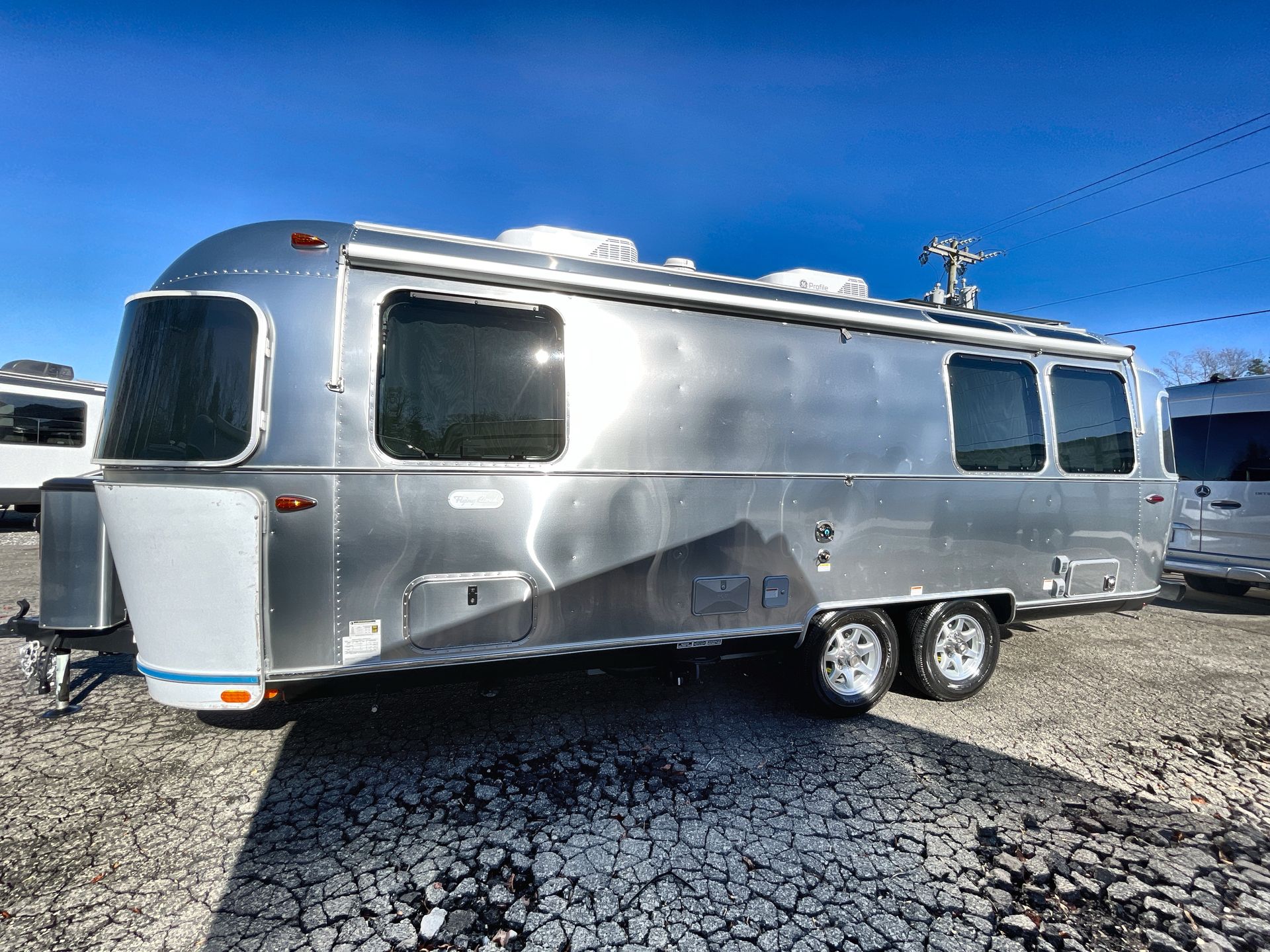 2026 Airstream 25FBT Base