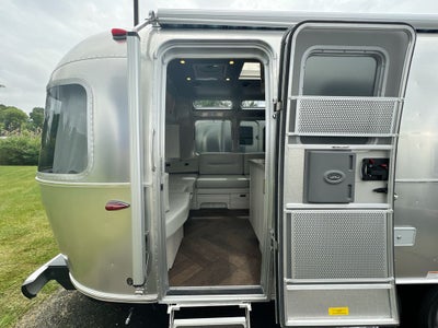 2025 Airstream 27FBT Base