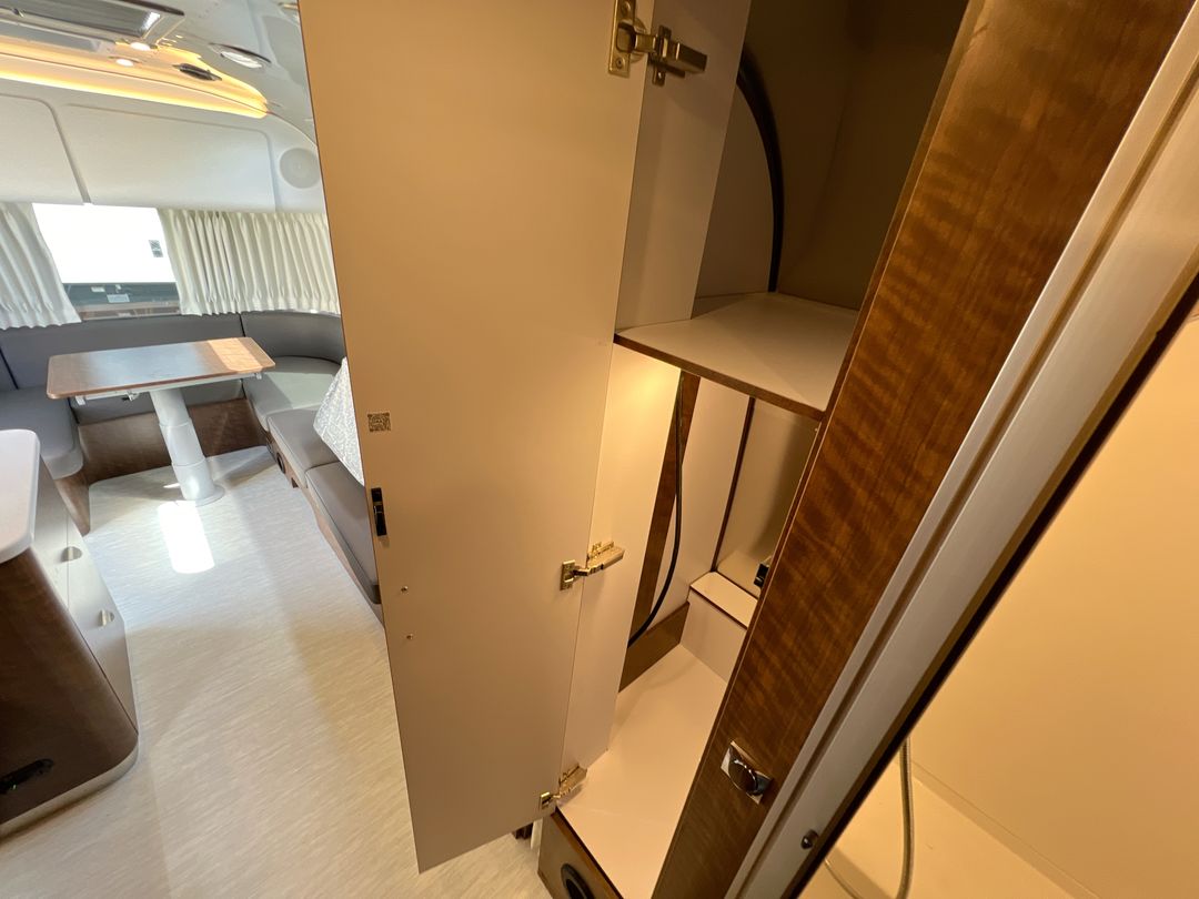 2025 Airstream 25FBQ Base