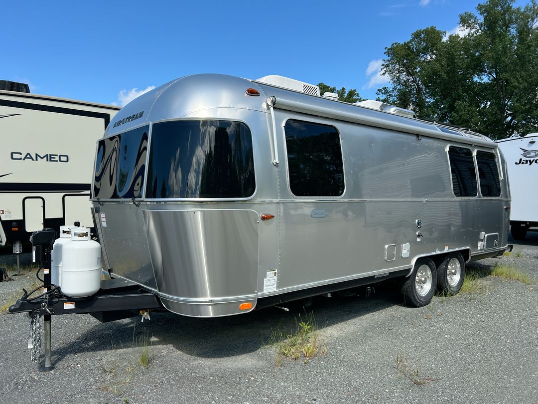 2025 Airstream 25FBQ Base