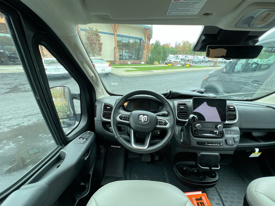 2026 Airstream Rangeline Base