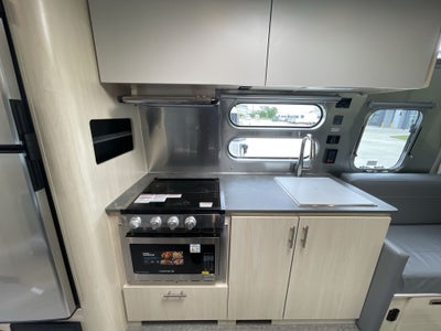 2026 Airstream 28RBQ Base